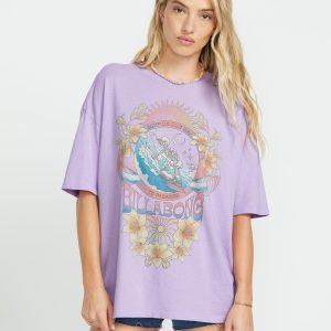 Goes Around Here Tee - Peaceful Lilac