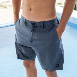 Crossfire Wave Wash Submersible 18 Hybrid Shorts - Midnight Blue